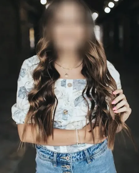 Daniela, 20