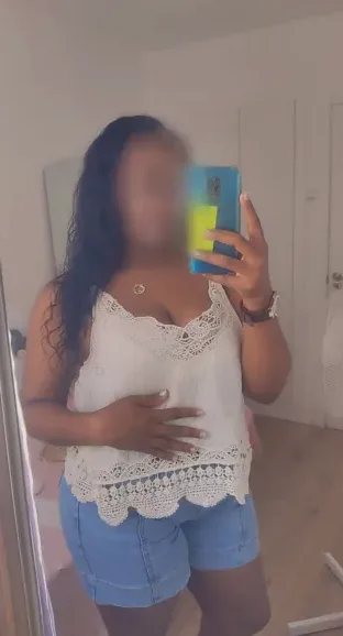 Julia, 34