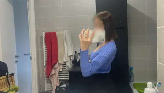 Lara, 21