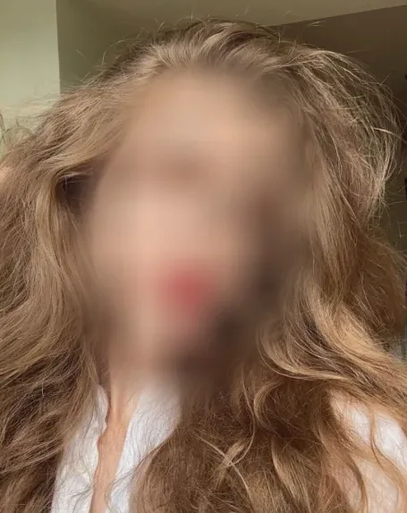 Mia, 20