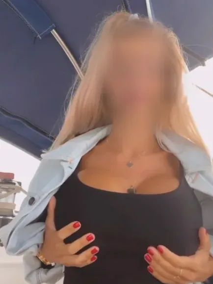 Neele, 36