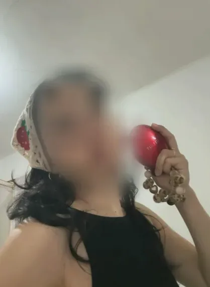 Nina, 21