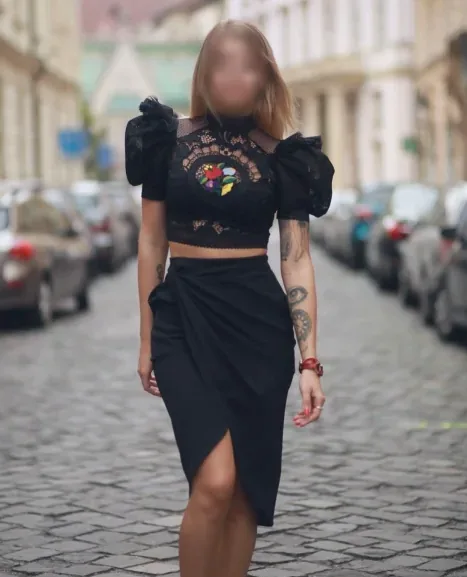Nina, 35