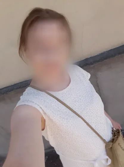 Sabrina, 37